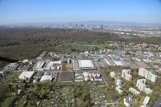 Luftbild eines Gewerbegebietes.