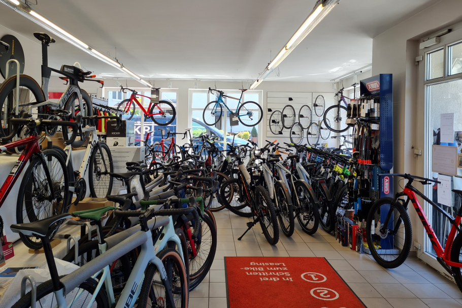 Blick in den Verkaufsraum des Rad+Triathlonshops