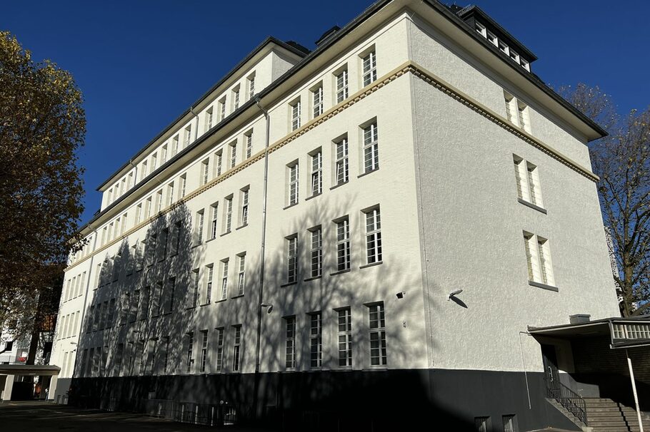 Seitenansicht des Schulgebäudes der Goetheschule