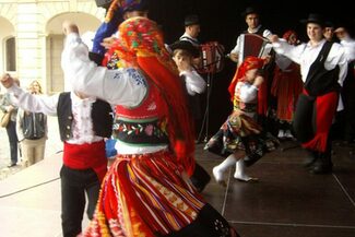 Portugisiesche Tanzgruppe auf dem mainuferfest
