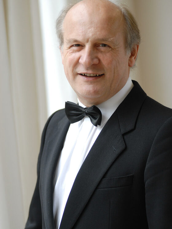 Der Dirigent Gerhard Jennemann.
