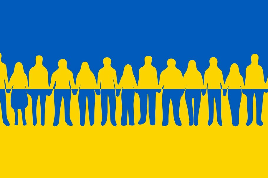 Grafik in den Landesfarben gelb und blau der Ukraine gestaltet: Menschen stehen in einer Reihe und halten sich an den Händen.