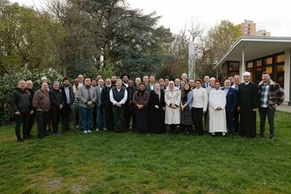 Gruppenfoto der Teilnehmenden des diesjährigen Iftar-Empfangs.