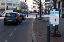 Plakat Frankfurter Straße "Radschutzstreifen freihalten"