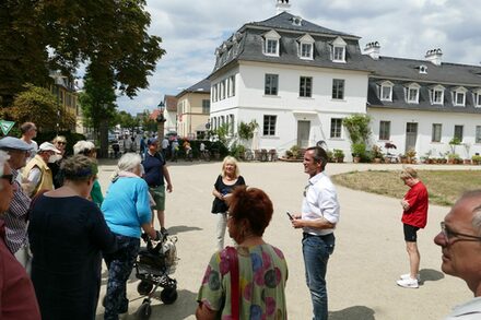 Besichtigung des Schlossparks in Rumpenheim während der Tour.