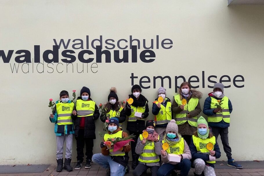 Gruppenbild mit Kindern der Waldschule Tempelsee