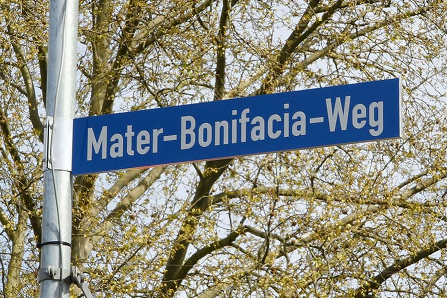 Straßenschild Mater-Bonifacia-Weg