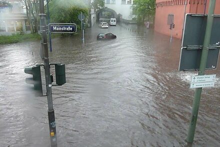 Mainstraße unter Wasser