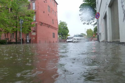 Starkregen mit Überflutungen in der Schloßstraße (2017)