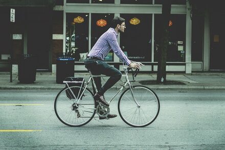 Fahrradfahrer auf einer Straße
