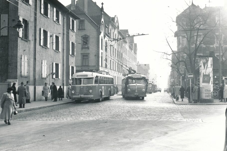 In den fünfziger Jahren wird die Straßenbahn durch den O-Bus ersetzt