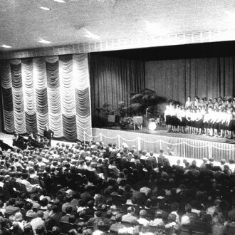 Der Volkschor Offenbach sang 1966 bei der Einweihung der Stadthalle.