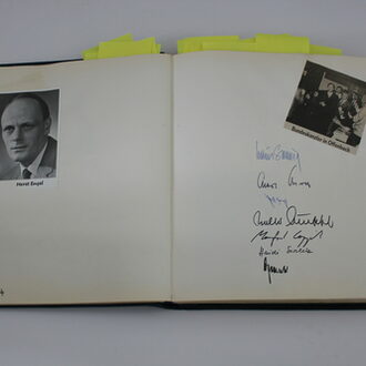 1974: Kaum im Amt, kam Bundeskanzler Helmut Schmidt in die Stadthalle.