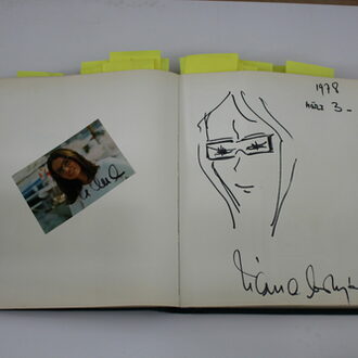 ...und Nana Mouskouri im gelungenen Selbstportrait.