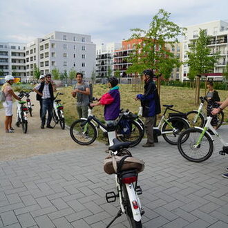 Pedelecfahrer machen Pause im Quartierspark auf dem ehemaligen MAN-Gelände
