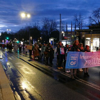 Frauenmarsch auf der Berliner Straße