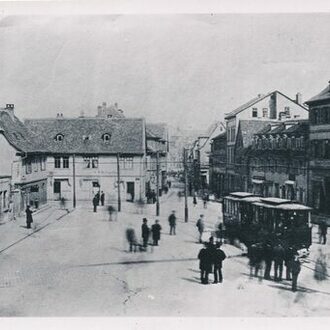 Historisches Bild des Marktplatz mit Blick auf die Straßenbahn