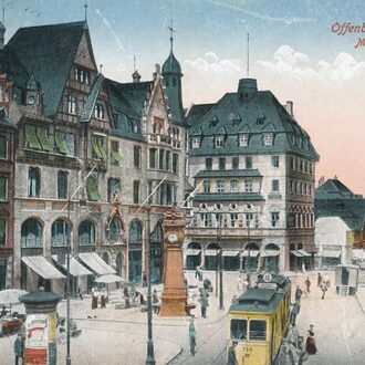 Postkarte mit historischer Darstellung des Marktplatz mit Uhrtürmchen