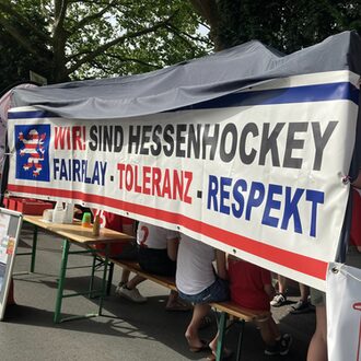 Transparent des Hockeyvereins für Toleranz und Respekt