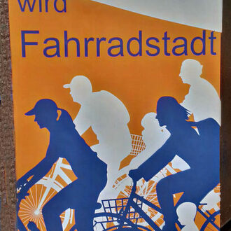 Mit solchen Bannern wirbt der ADFC für mehr Fairness im Straßenverkehr.