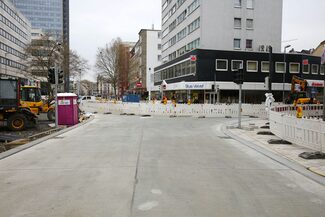 Betonfahrbahn am Marktplatz fertig, April 2022