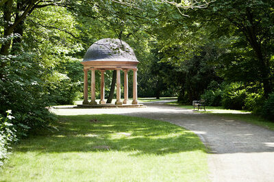 Tempel im Schlosspark