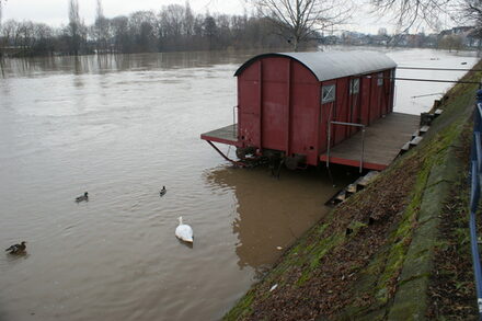 Waggon bei Hochwasser
