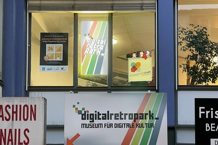 Adventsfenster Digital Retro Park
