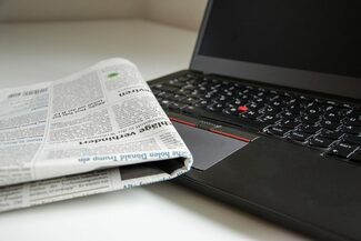 Neues aus dem Ausländerbeirat: Symbolbild Zeitung und Laptop