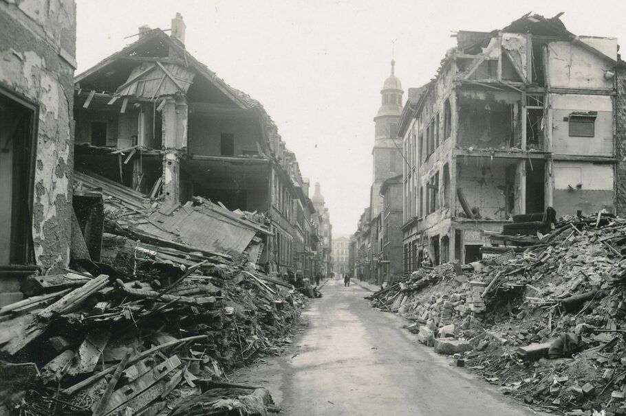 zerstörte Häuser nach dem Bombenangriff