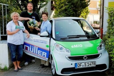 Fahrzeugübergabe an eMiO-Pionier Elektro Müller.