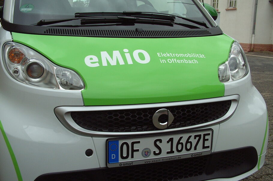 eMiO-Auto mit E-Kennzeichen