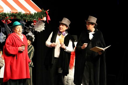 Theaterclub Elmar zeigt Frau Holle im Capitol, Advent 2022