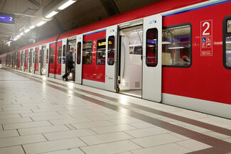 S-Bahn am Marktplatz in Offenbach