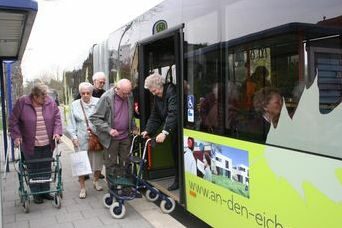 Senioren schulen Senioren im Öffentlichen Personennahverkehr (ÖPNV)