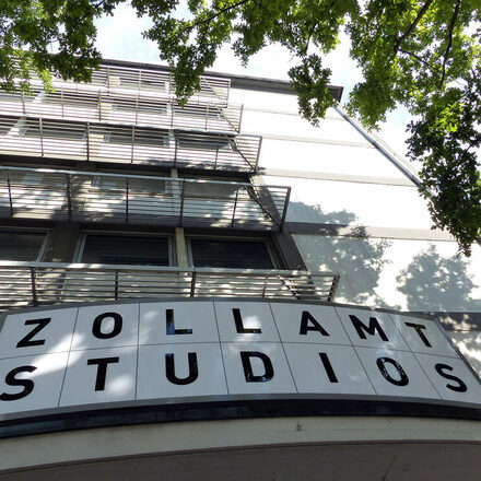 Eingangsschild Zollamt-Studios