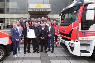 Der Rettungsdienst der Feuerwehr Offenbach hat kürzlich die Zertifizierung nach der europäischen Norm EN 15224:2016 durch die Deutsche Gesellschaft zur Zertifizierung von Managementsystemen (DQS) erhalten.