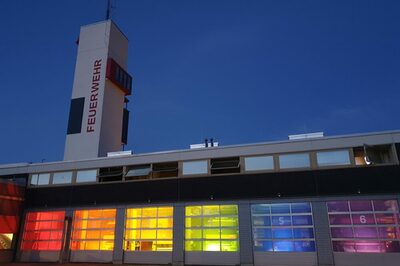 Feuerwehr Offenbach setzt erstmals starkes Zeichen für Toleranz auf dem CSD Frankfurt