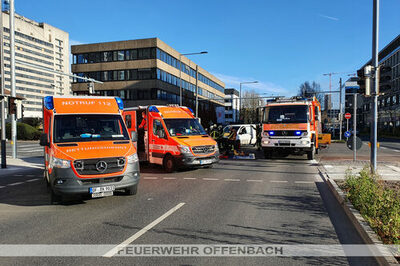 Verkehrsunfall mit einer eingeklemmten Person, Strahlenbergerstraße