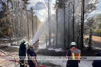 2 Gartenhütten und Vegetationsfläche brennen in Bürgel - weitere kleine Brandstellen entdeckt