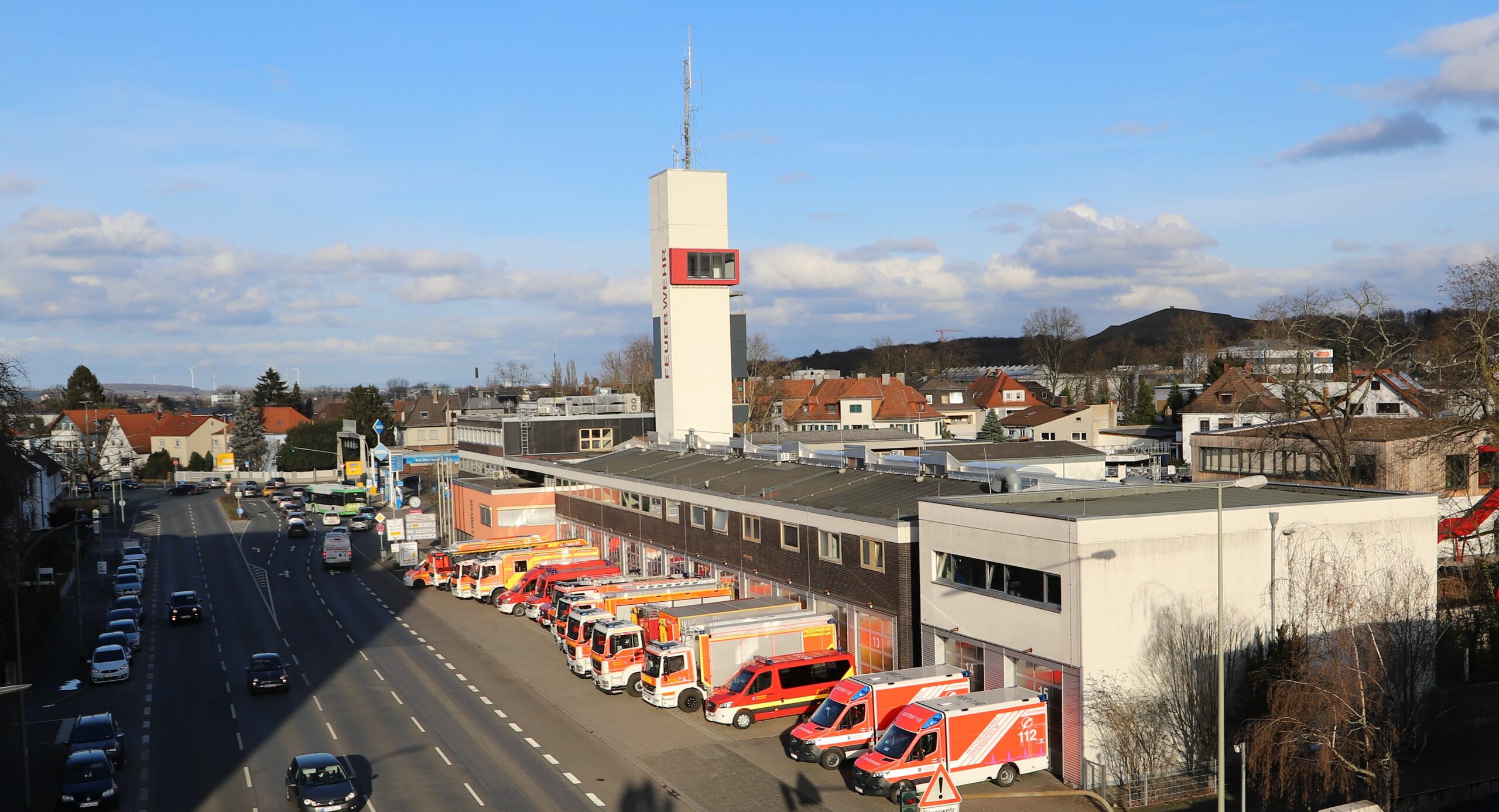 Wache der Berufsfeuerwehr Offenbach mit Fahrzeugen 2022