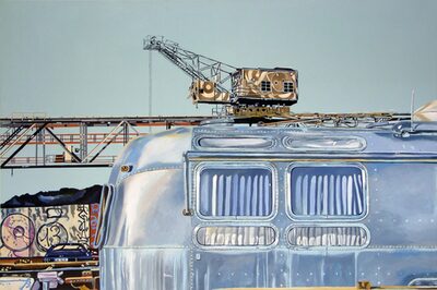 "Airstreamer" Bild eines Wohnwagens mit Kohlekran im Hintergrund.