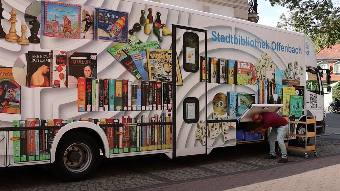 Bücherbus on Tour durch Offenbach