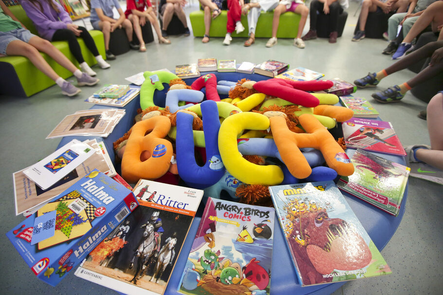 Schulklasse Vorstellung der Kinderbibliothek