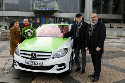 Übergabe Mercedes B-Klasse 250 an Oberbürgermeister Horst Schneider