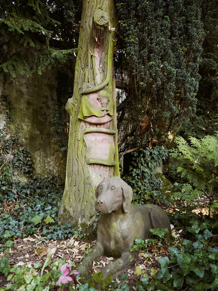 Grabstätte Spicharz mit steinernem Hund