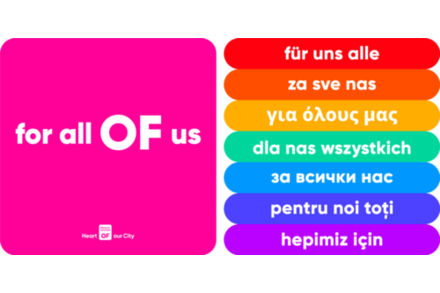 Grafik auf der steht "for all OF us" und auf Deutsch und in verschiedenen Farben "für uns alle"