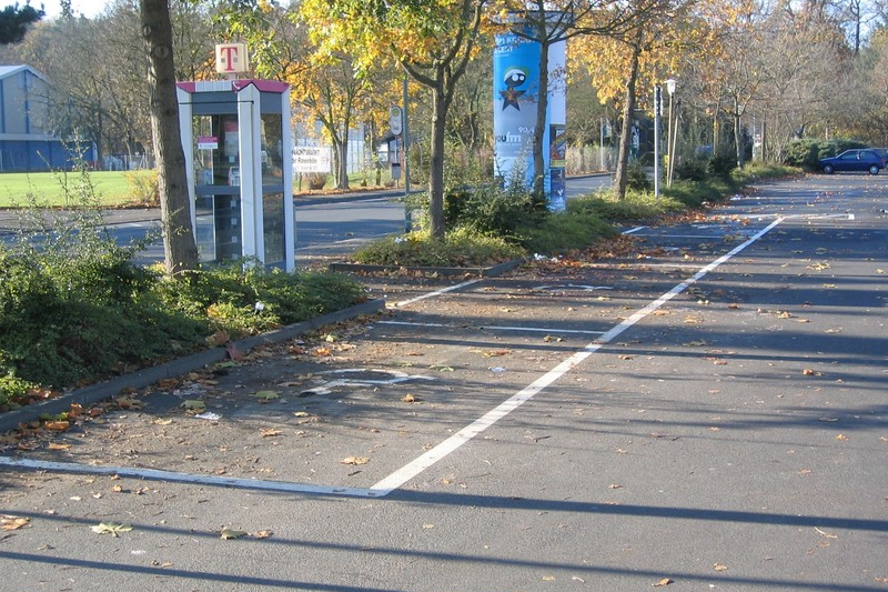 Die Behindertenparkplätze auf dem Parkplatz im Lauterbornweg
