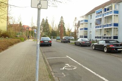 1 Behindertenparkplatz Annastraße 15 (Eingang Nord)