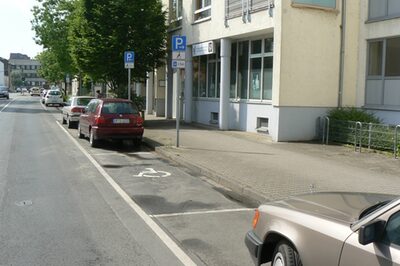 Behindertenparkplatz Arthur-Zitscher-Straße 22